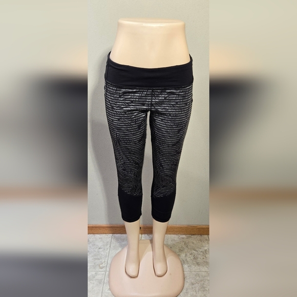 LULULEMON ATHLETICA Pace Rival Crop 'Full On Luxtreme' Size 10 - Picture 2 of 7